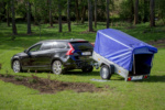 Remorque à un essieu 200x106 UNITRAILER GARDEN 200 KIPP avec châssis H-800 et bâche bleue – Image 4